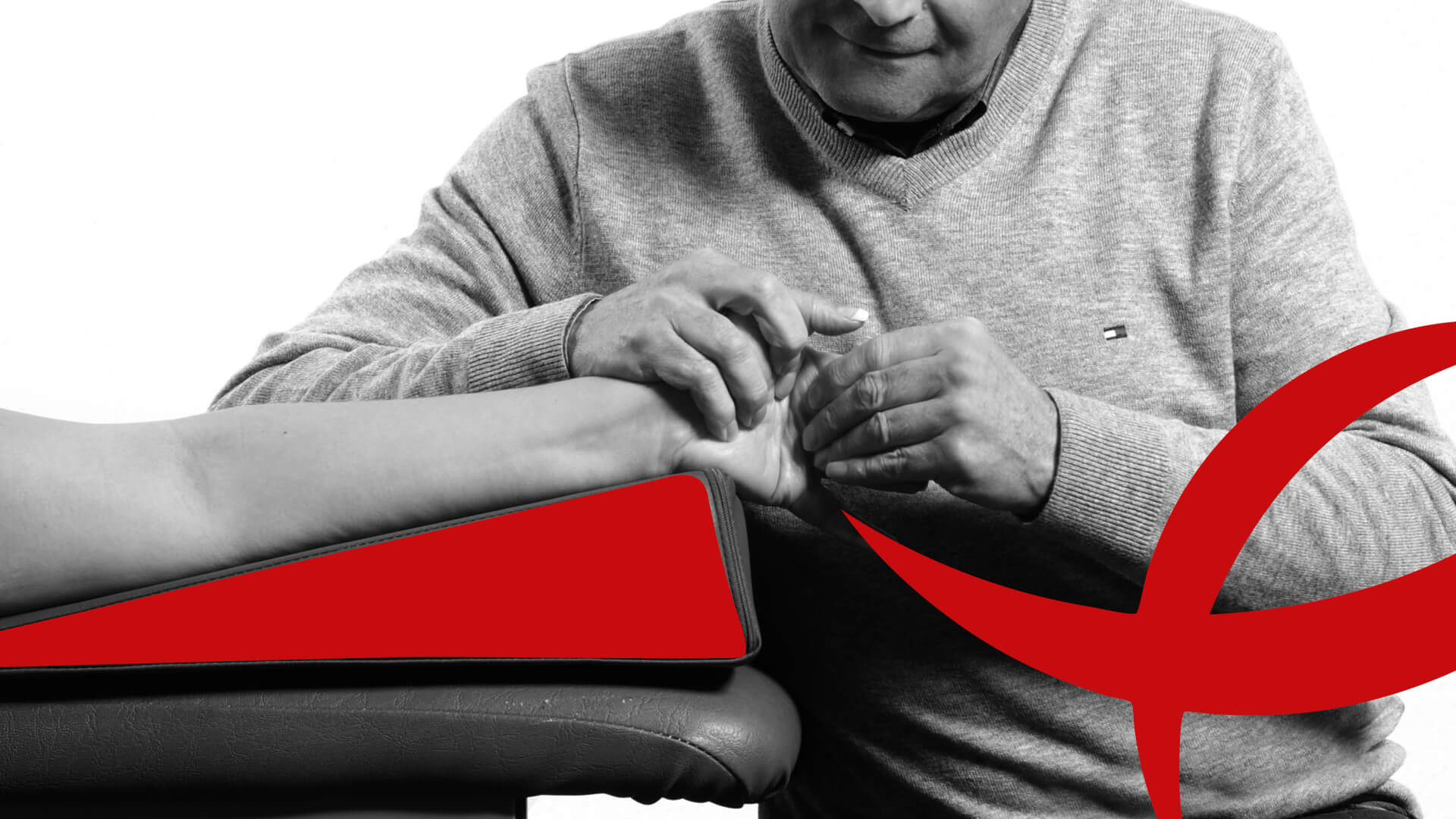 Orthopädie Therapeut behandelt Fuß, Nahaufnahme der Hände.
